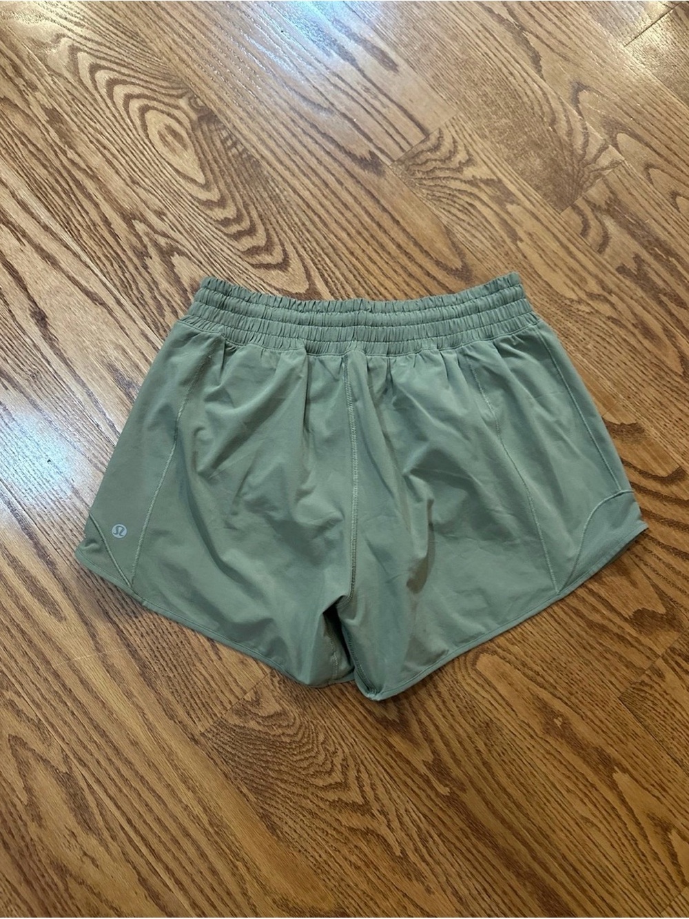 Lululemon Hotty Hot Shorts Womens 6 Tall Green